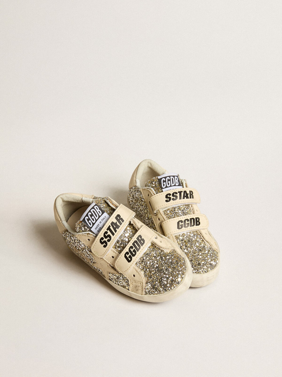 old school junior em glitter platinado com estrela de couro e detalhe no calcanhar.