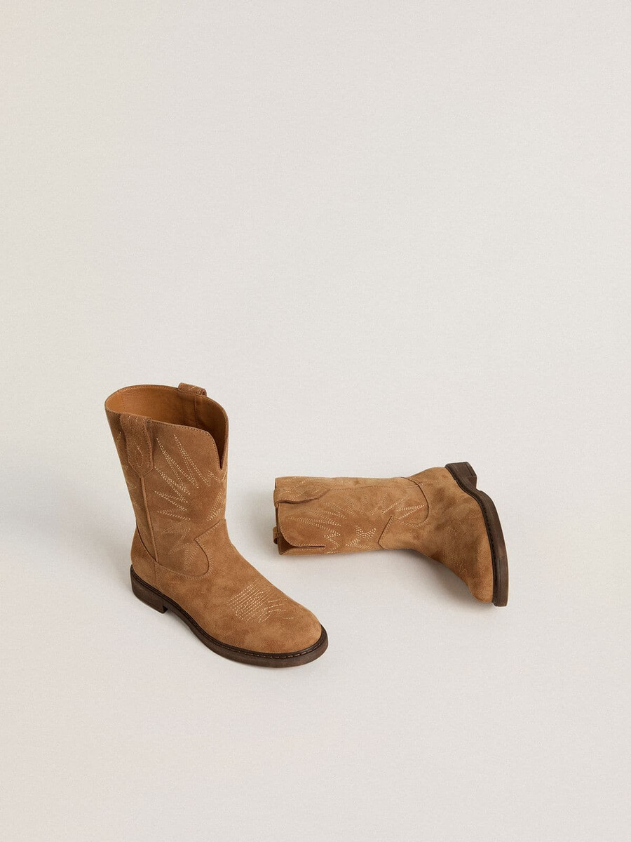 botas wish young em camurça cor camelo com bordado de estrela