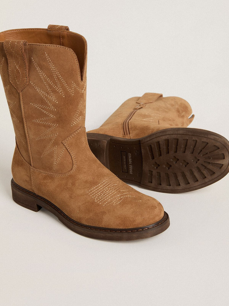 botas wish young em camurça cor camelo com bordado de estrela