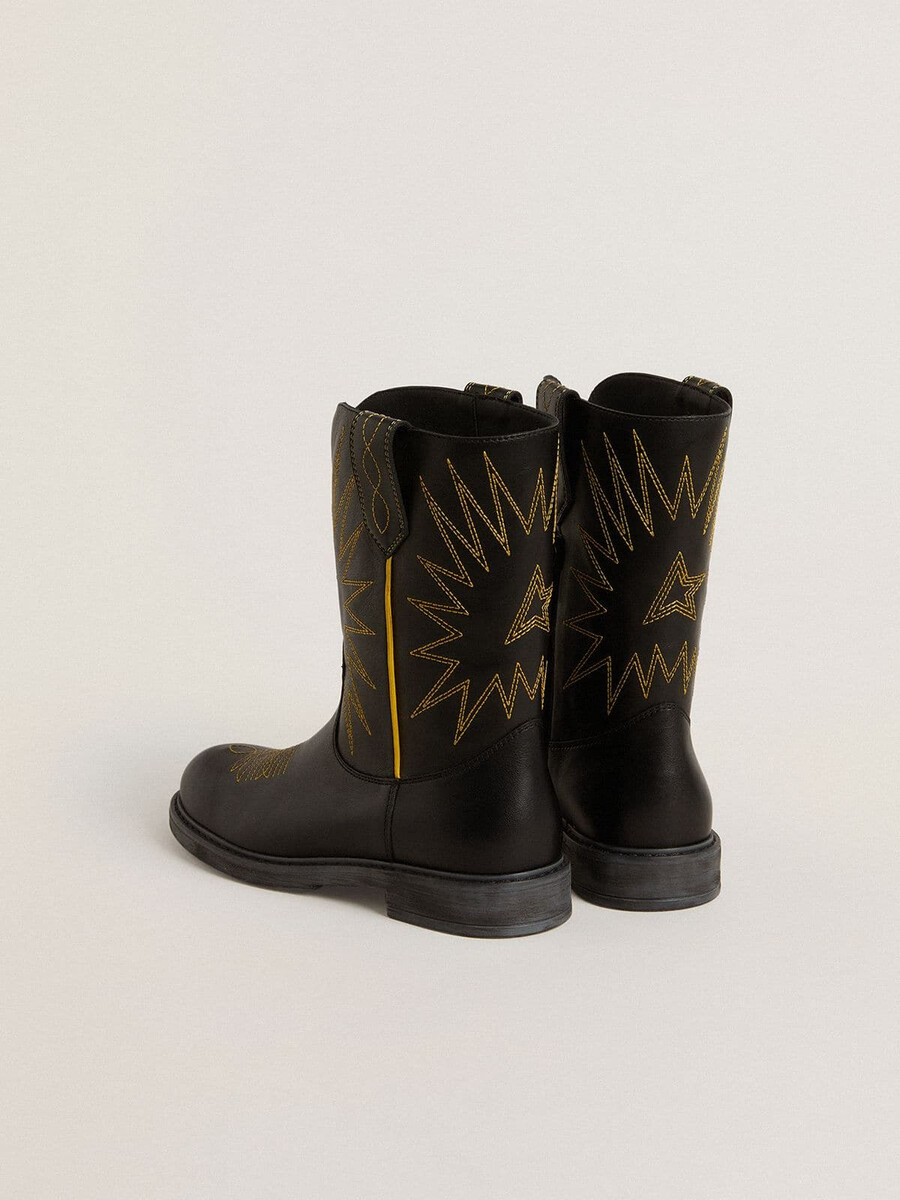 botas wish junior em couro preto com bordado de estrela amarela