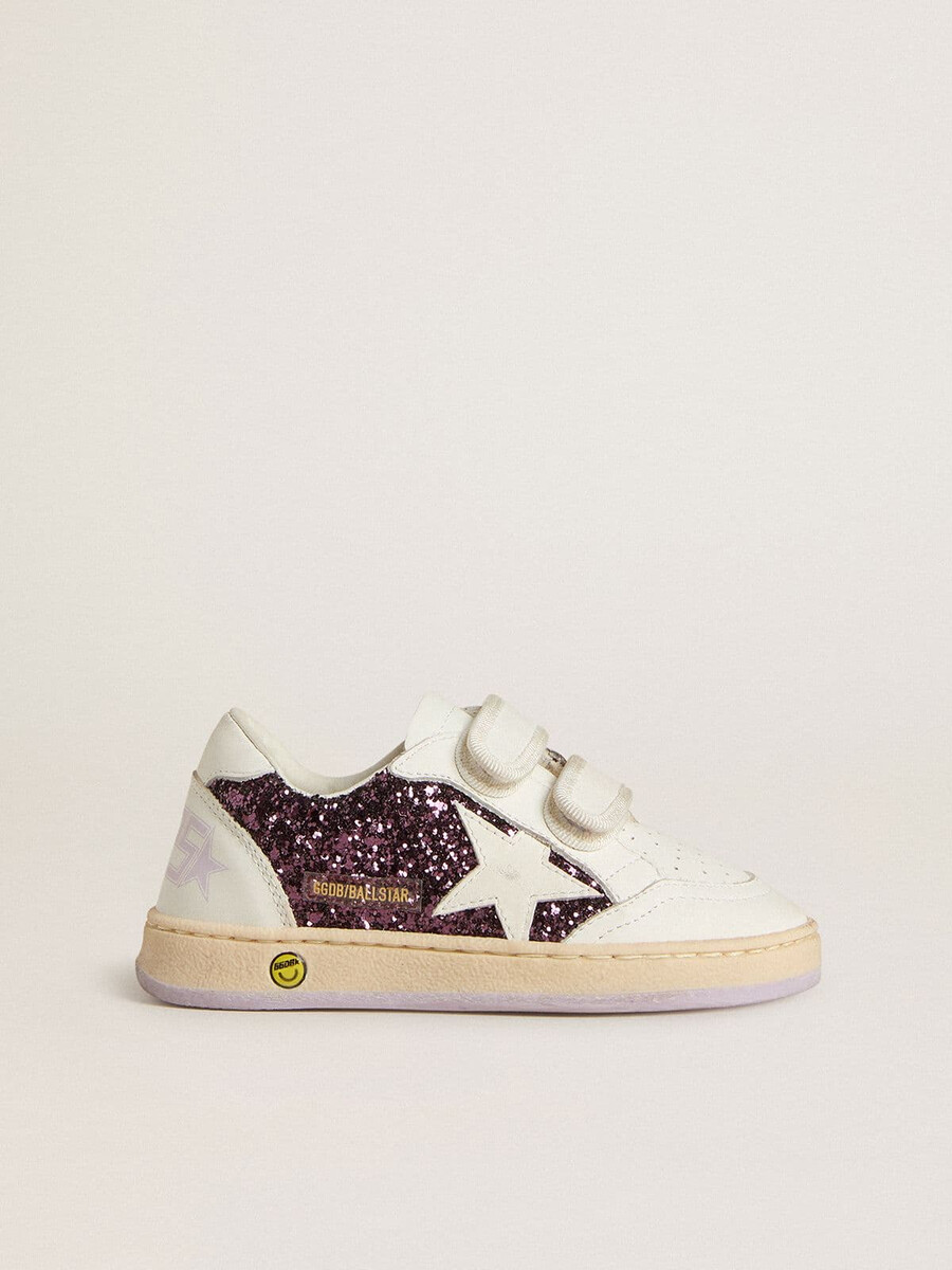 estrela teen ball em glitter roxo com estrela de couro branco e detalhe no calcanhar.
