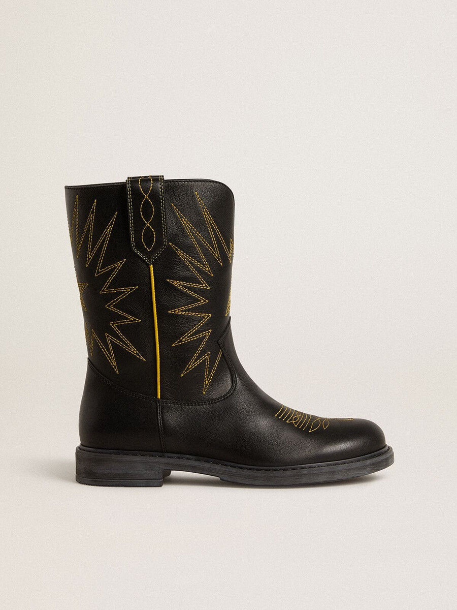 botas wish teen em couro preto com bordado de estrela amarela