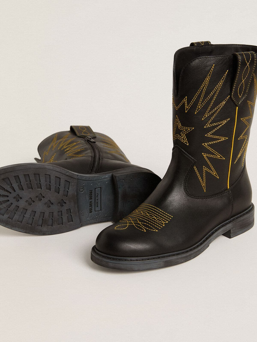 botas wish teen em couro preto com bordado de estrela amarela