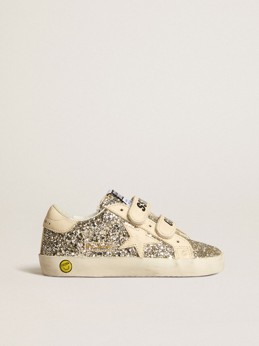 old school young em glitter platinado com estrela de couro e detalhe no calcanhar.