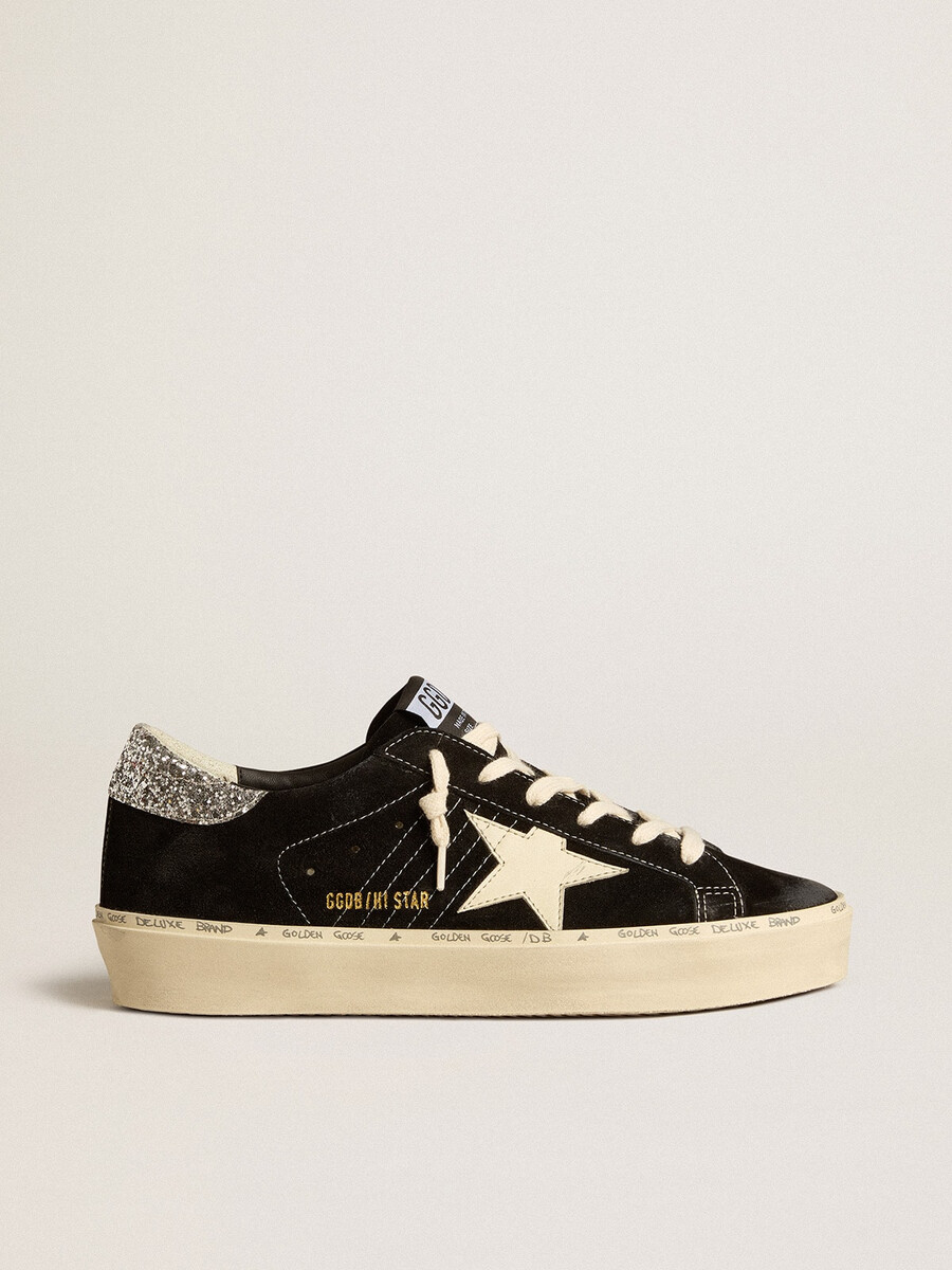 sapato feminino hi star em couro preto com detalhe prateado brilhante no calcanhar.