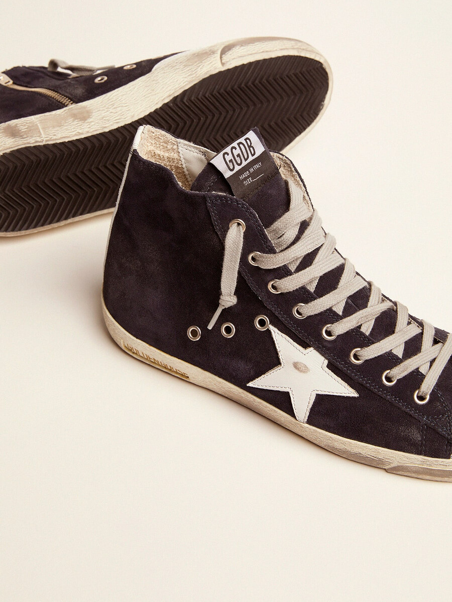 sapato masculino francy em couro com estrela de couro e detalhe no calcanhar.