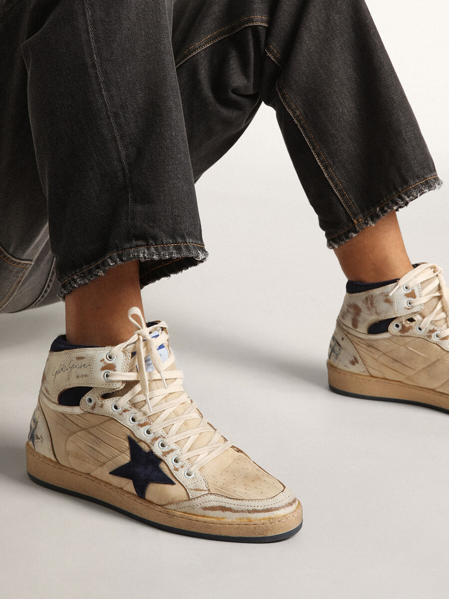 relógio masculino sky-star em nylon e couro cor creme com estrela em camurça azul.