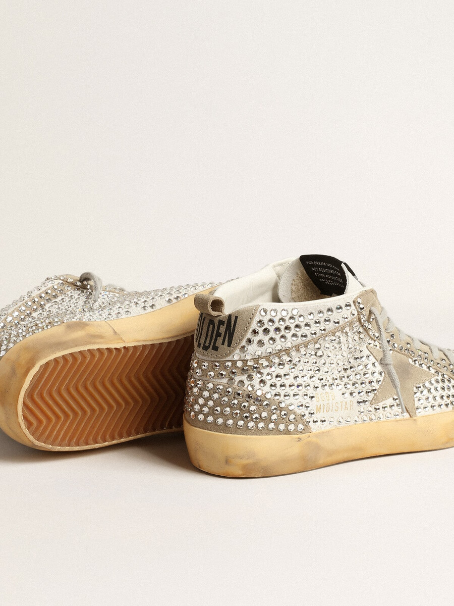 tênis mid star feminino em camurça branca e cinza-pombo com cristais swarovski.