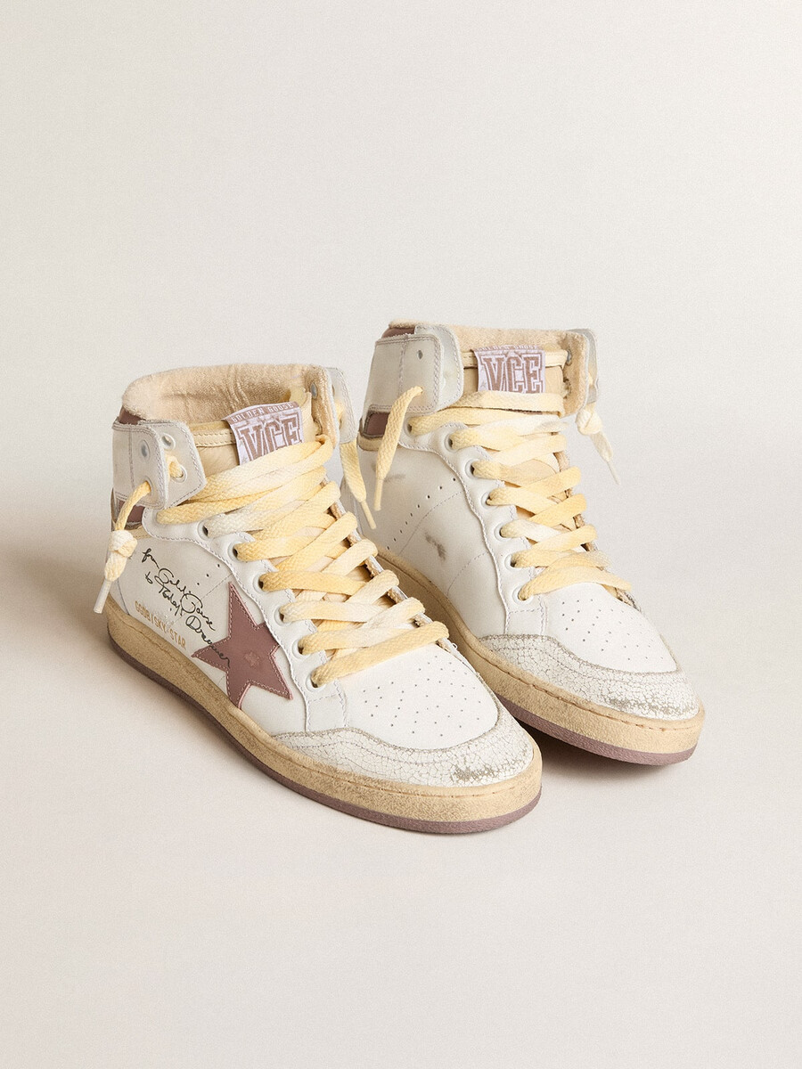 sky-star em couro branco com estrela de couro rosa