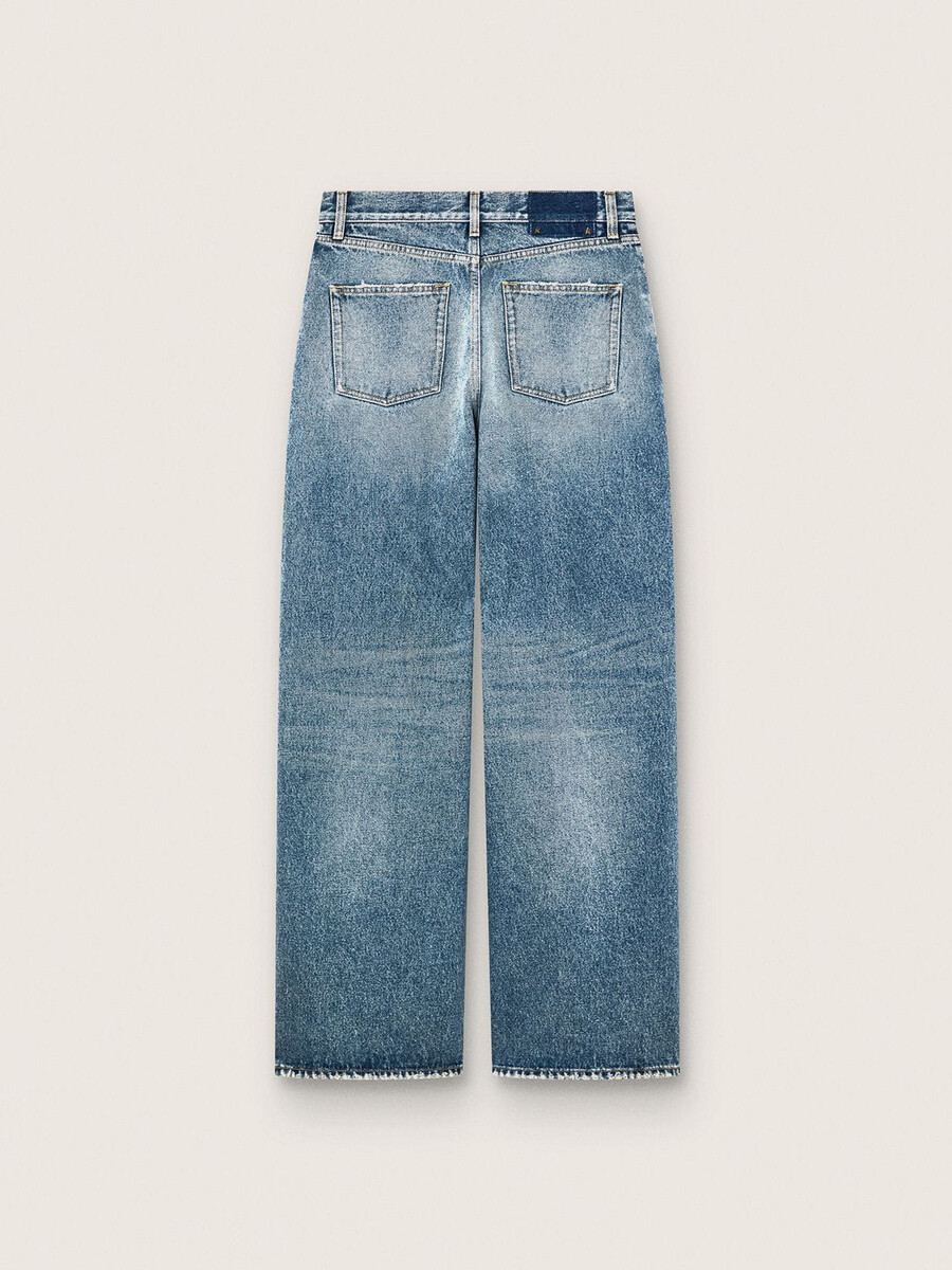 calça jeans boyfriend feminina golden em denim azul claro lavado.
