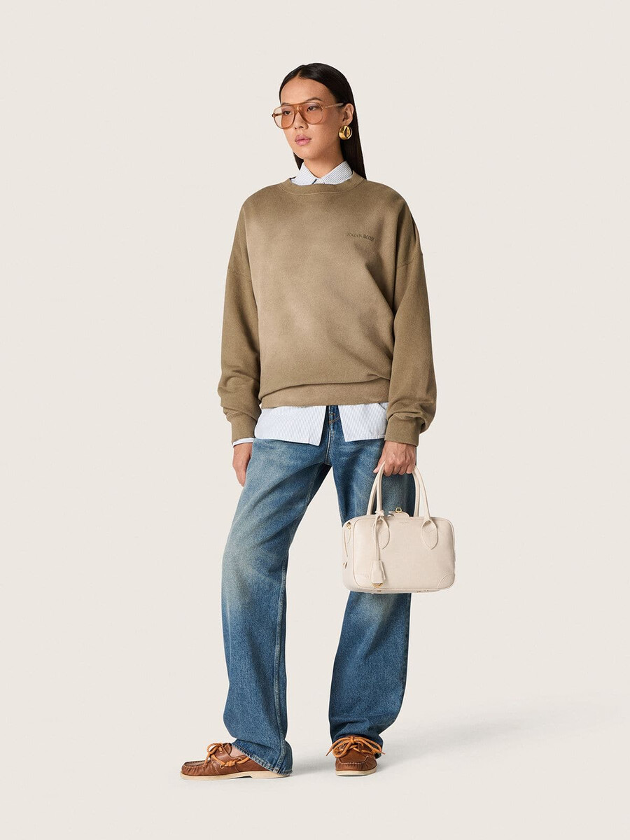 calça jeans boyfriend feminina golden em denim azul claro lavado.