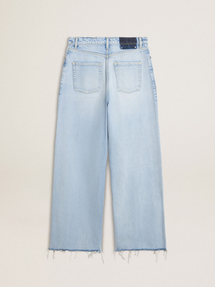 calças femininas em denim com efeito desgastado