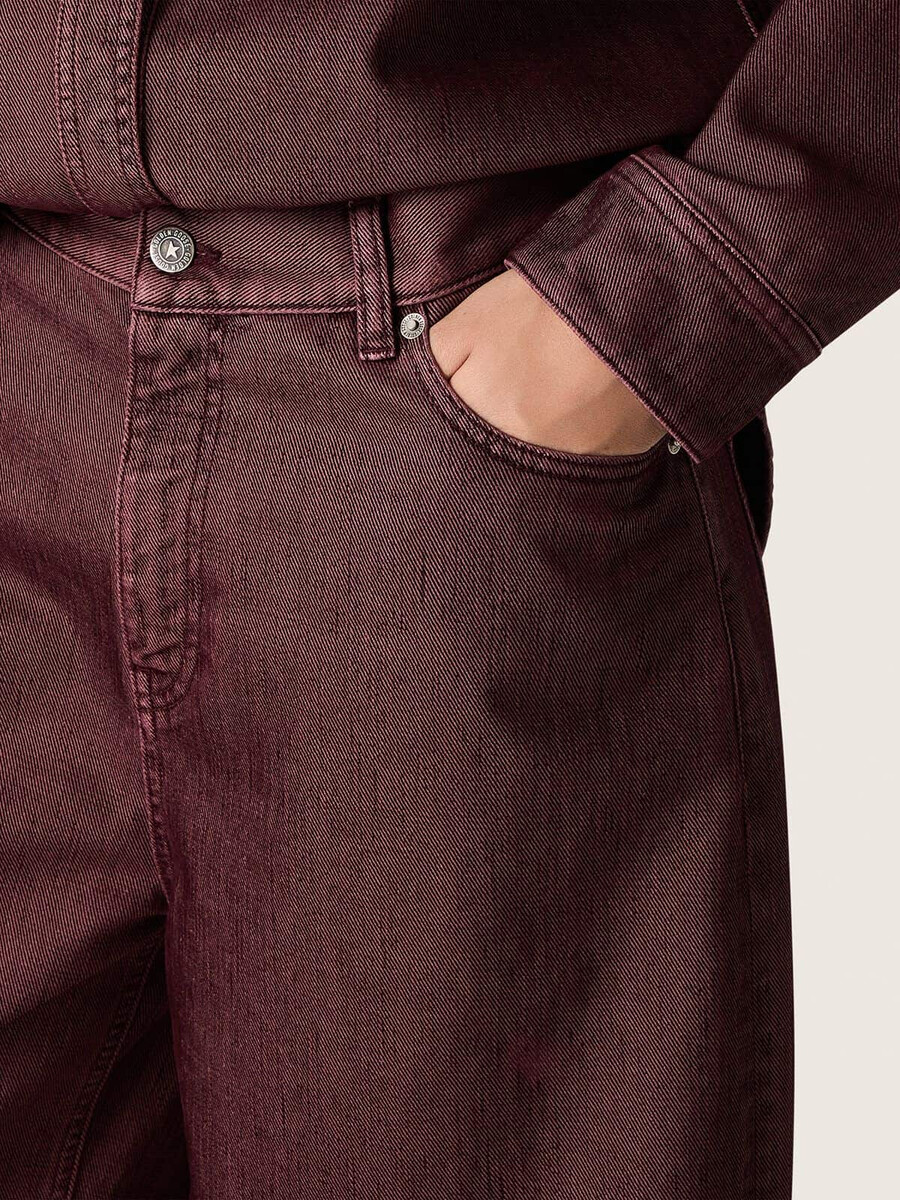 calça jeans feminina em denim bordô