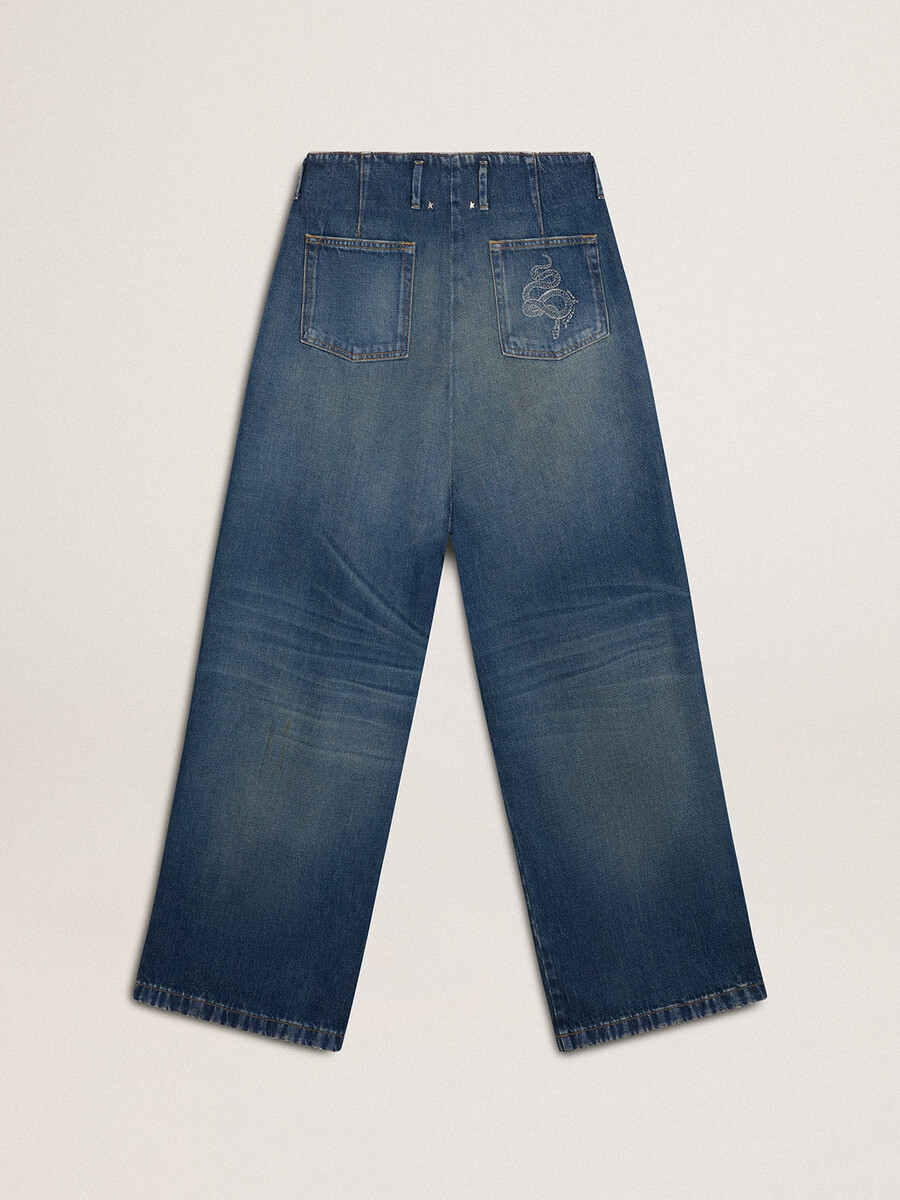 calça jeans feminina de perna larga e lavagem média para o ano novo chinês.