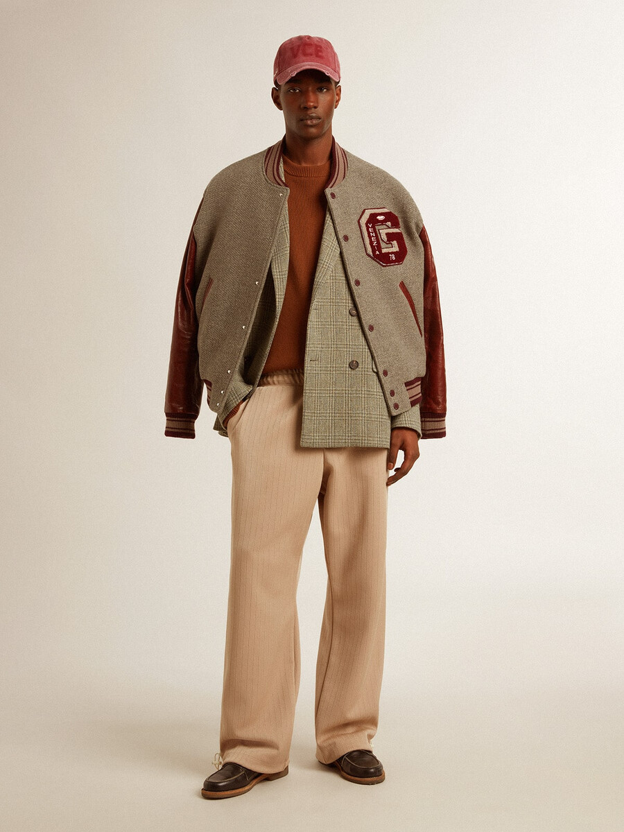 suéter masculino de gola redonda com logo nas costas