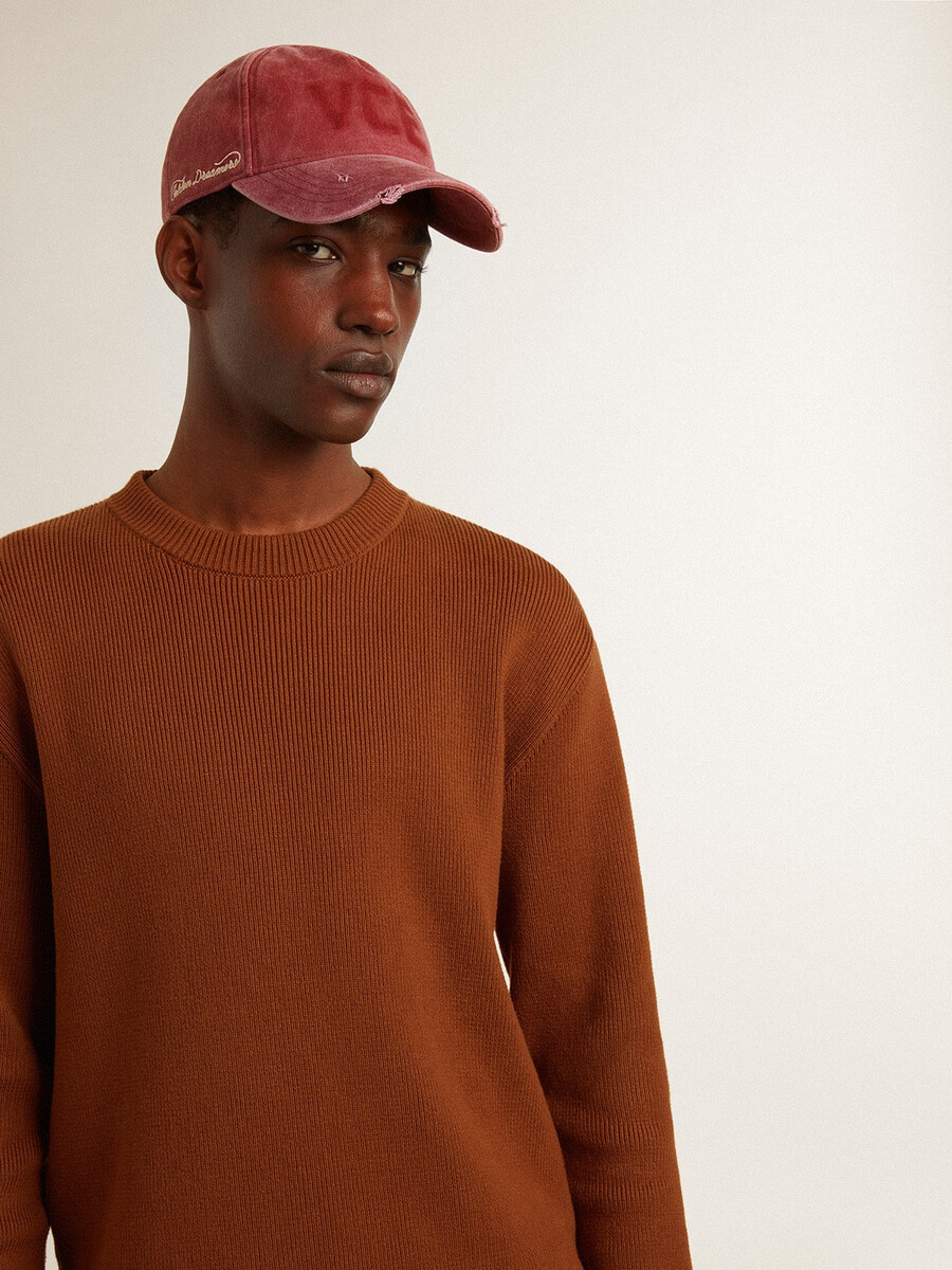 suéter masculino de gola redonda com logo nas costas