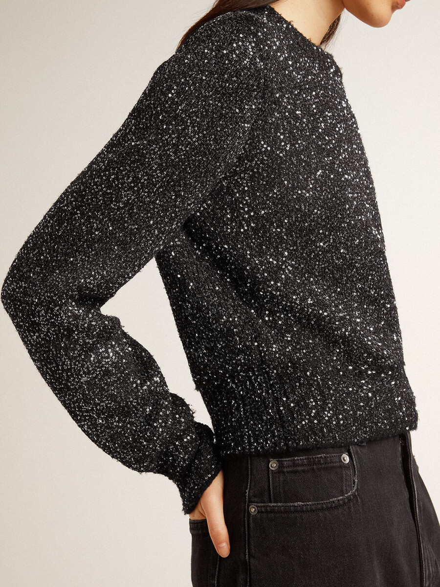 suéter cropped feminino preto em mistura de lã com lantejoulas por toda a peça.