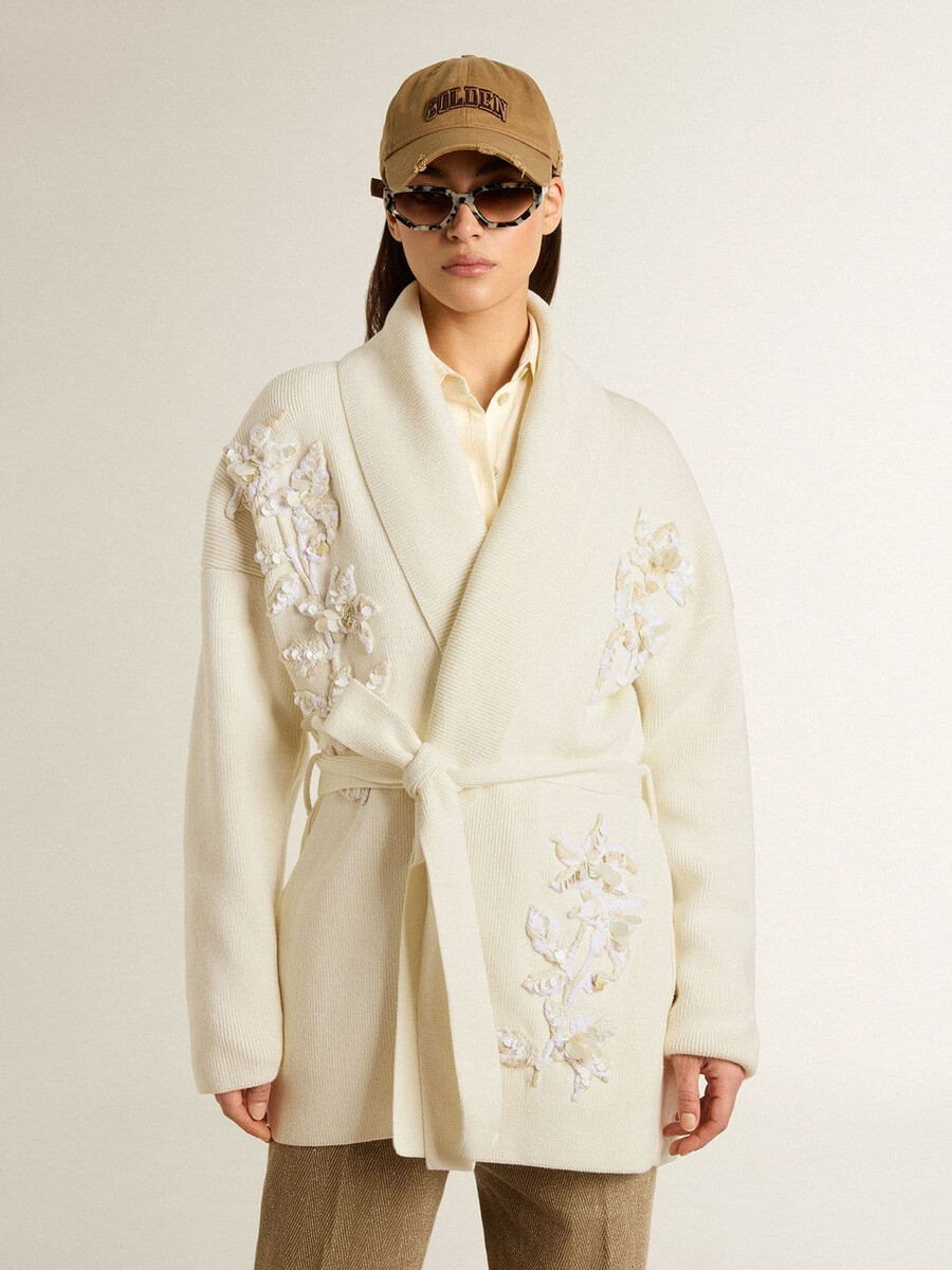 cardigã feminino de algodão cor creme com bordado floral.