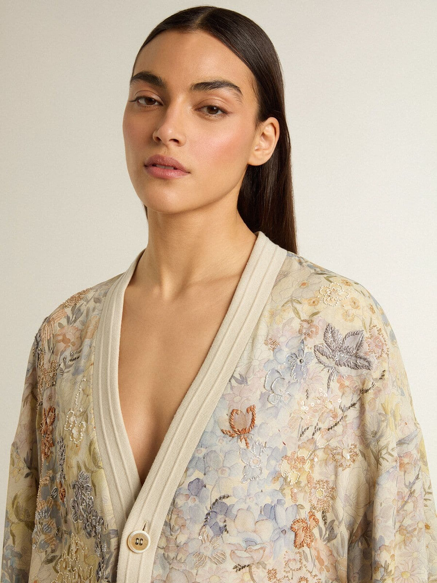 cardigã feminino com estampa floral e bordado.