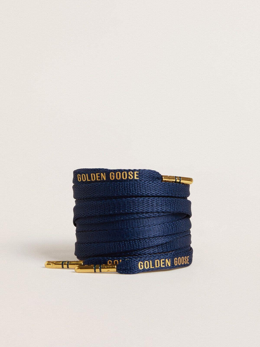 cadarços de algodão azul com logotipo dourado contrastante.