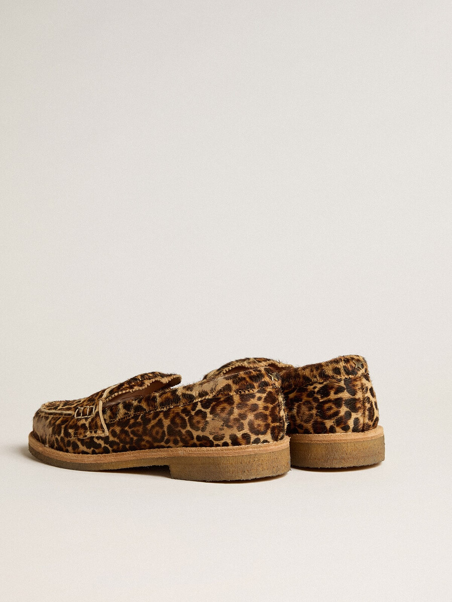 mocassins masculinos jerry em pele de pônei com estampa de leopardo.