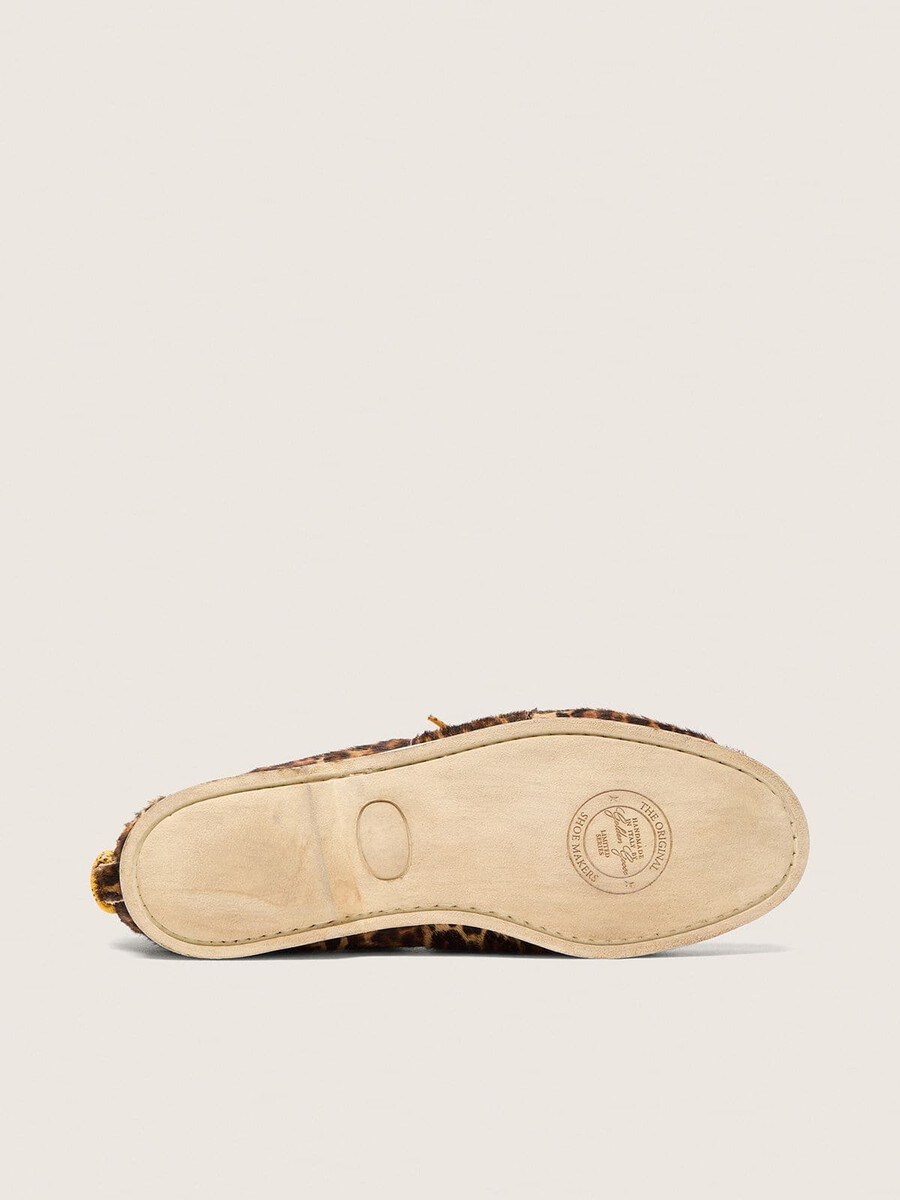 mocassim cruise masculino em pele de pônei com estampa de leopardo.