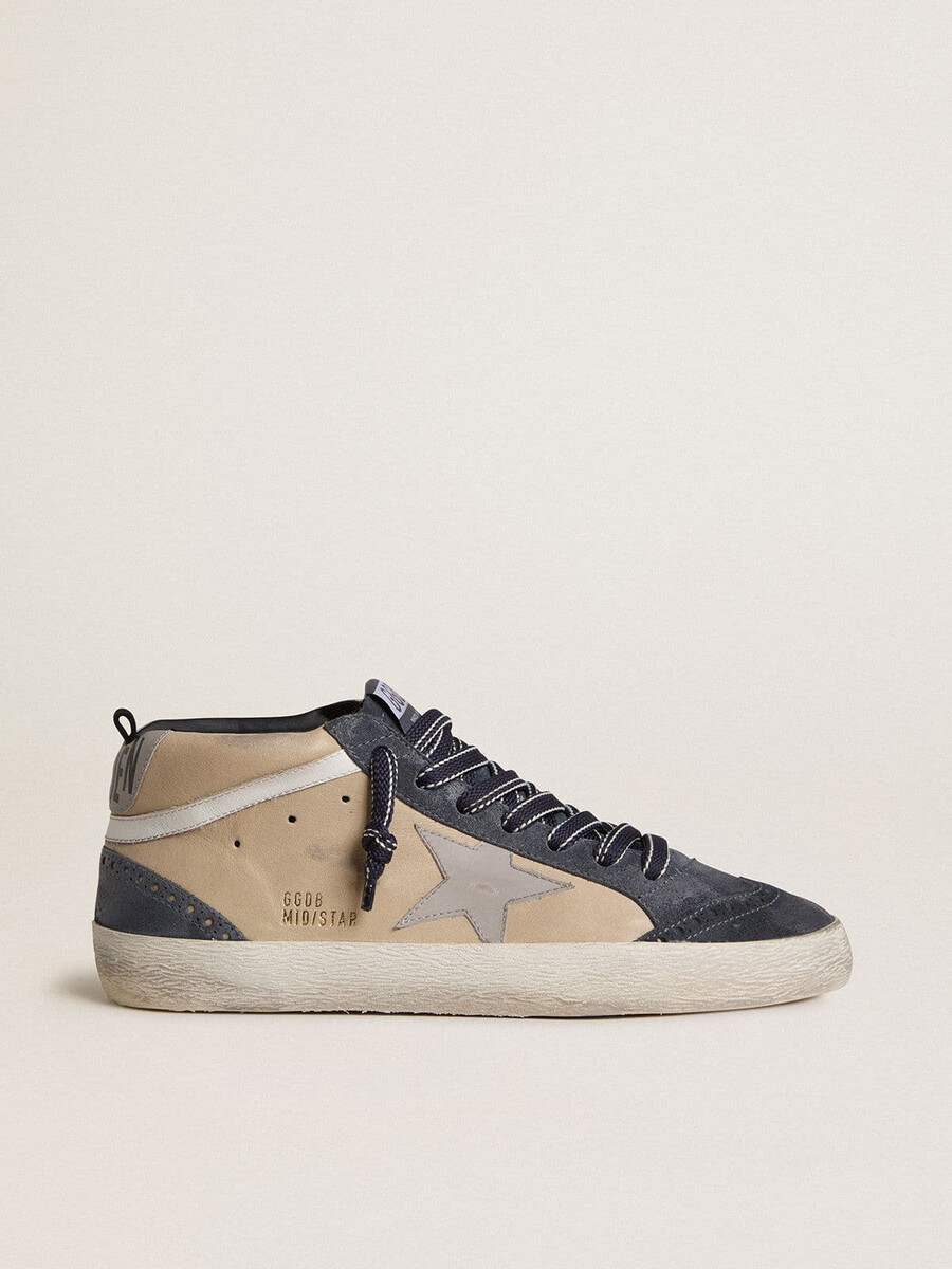 tênis mid star masculino em camurça bege e azul com estrela em couro napa cinza e detalhe em couro branco.