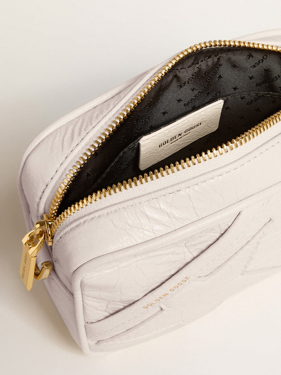 mini bolsa star em couro branco-manteiga com estrela tom sobre tom