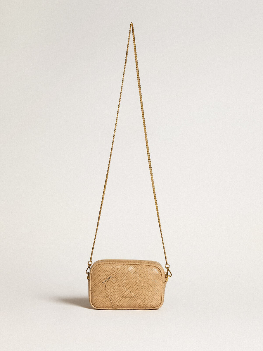 mini bolsa star em couro bege com estampa de cobra.