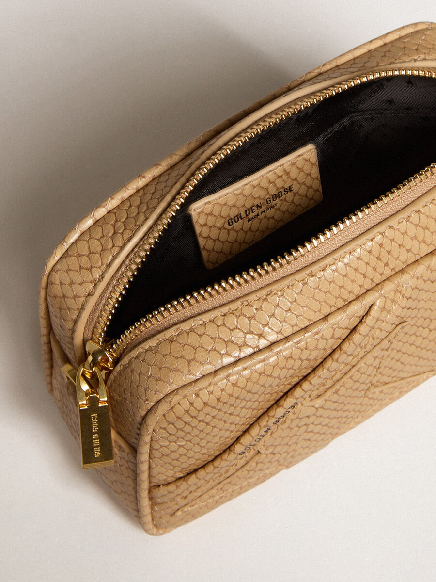 mini bolsa star em couro bege com estampa de cobra.