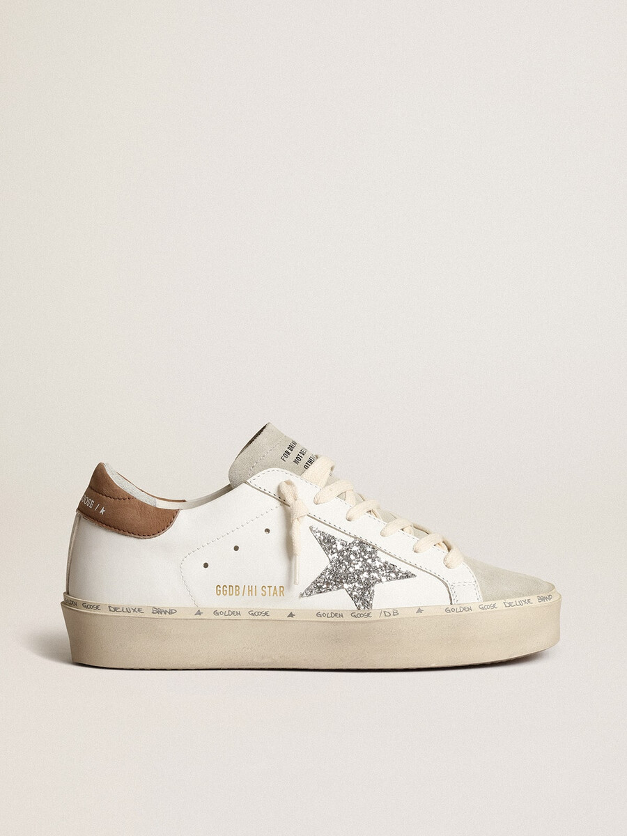 sapato feminino hi star com estrela prateada brilhante e detalhe no calcanhar em nobuck cinza-claro.