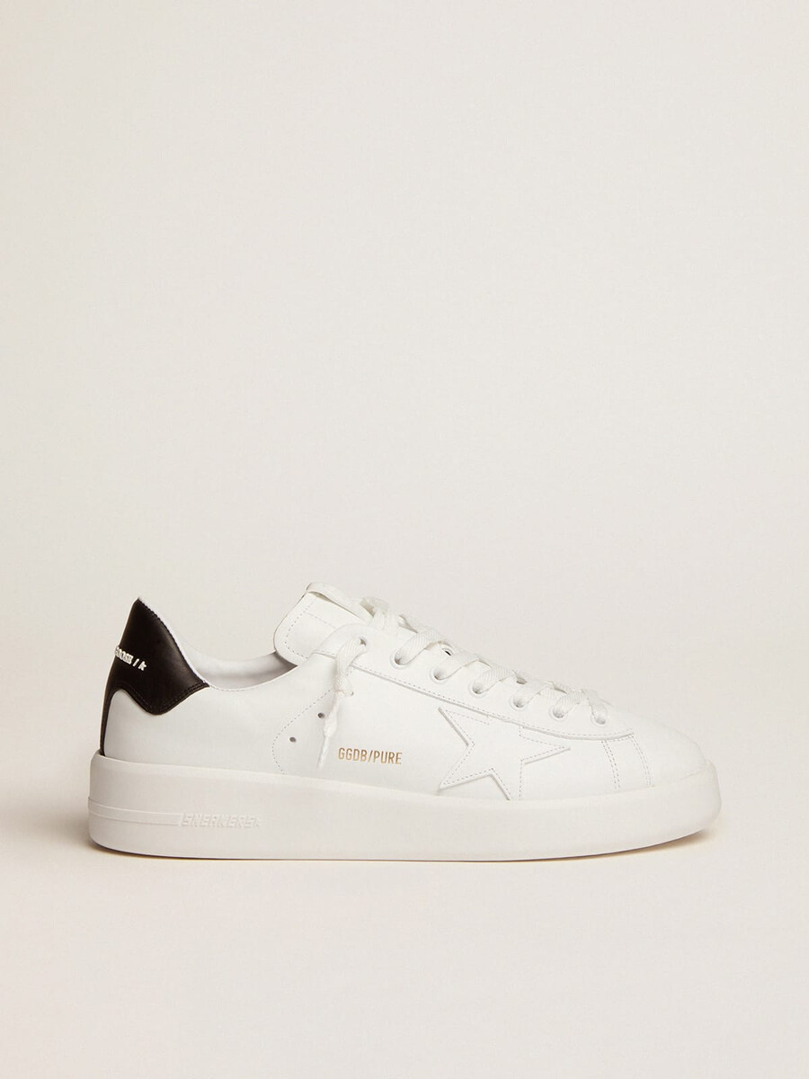 tênis masculino purestar com estrela de couro e detalhe de couro preto no calcanhar.