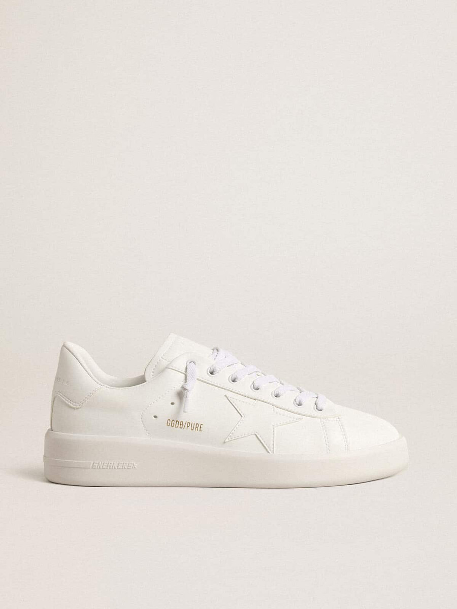 tênis feminino purestar de base biológica com estrela branca e detalhe no calcanhar.