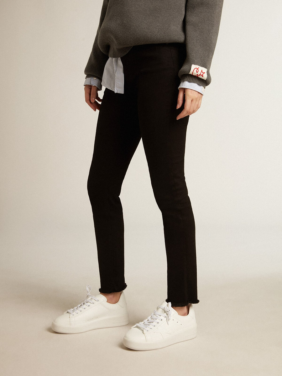 tênis feminino purestar de base biológica com estrela branca e detalhe no calcanhar.
