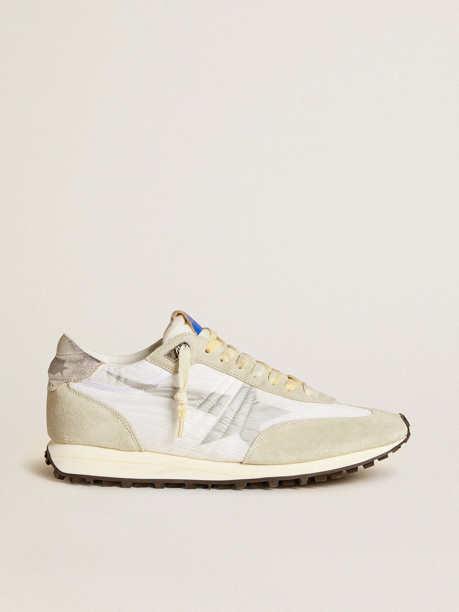 tênis marathon masculino com cabedal em nylon branco e estrela prateada