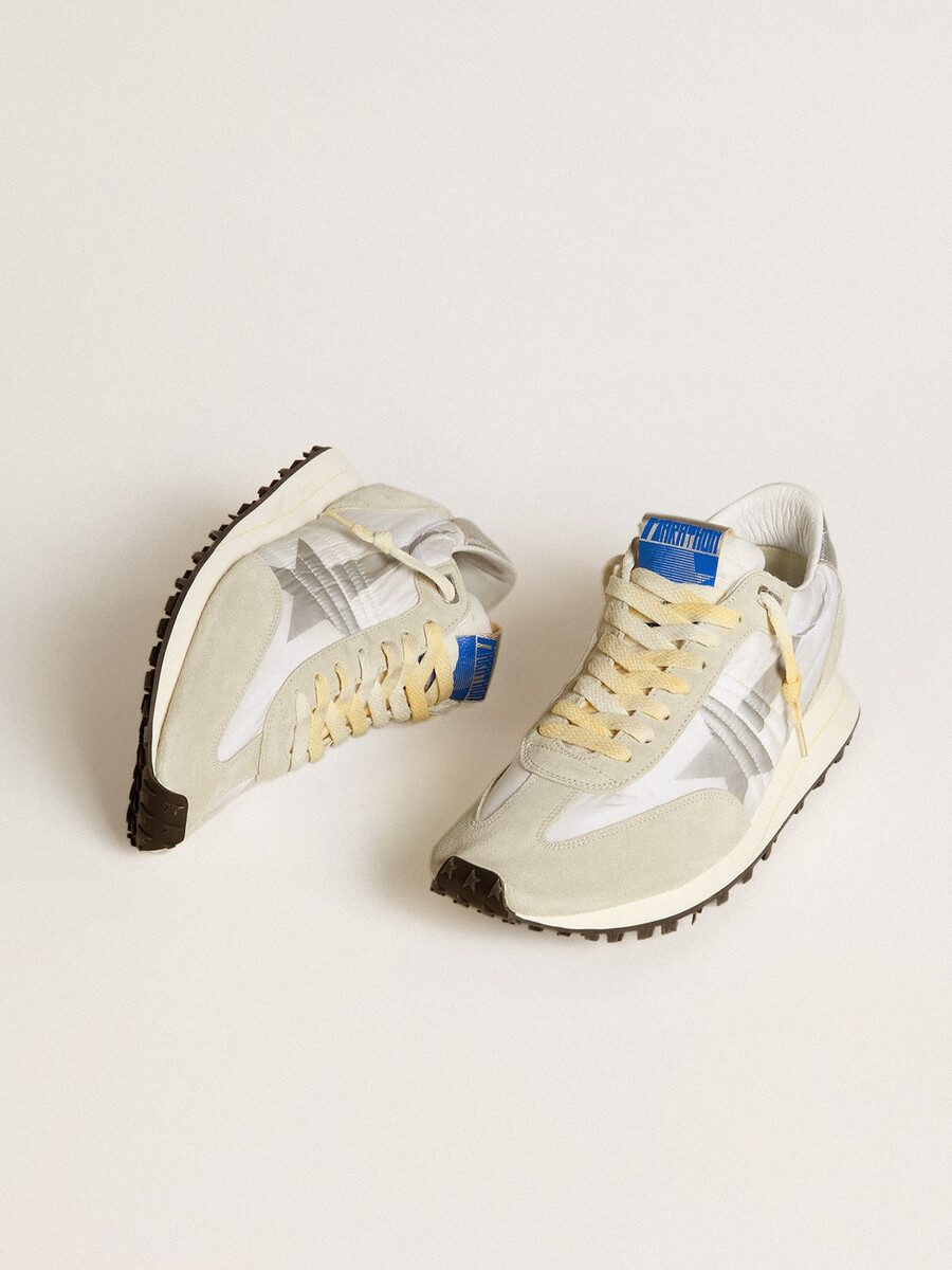 tênis marathon masculino com cabedal em nylon branco e estrela prateada