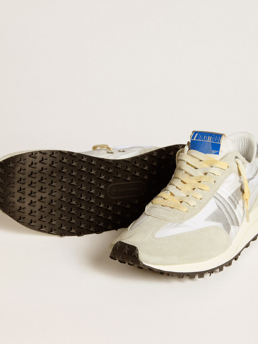 tênis marathon masculino com cabedal em nylon branco e estrela prateada
