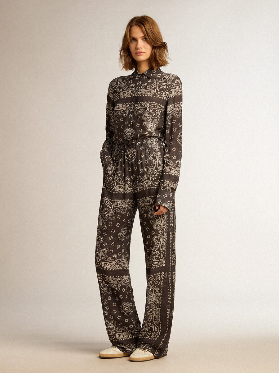camisa de pijama cinza antracite com estampa paisley