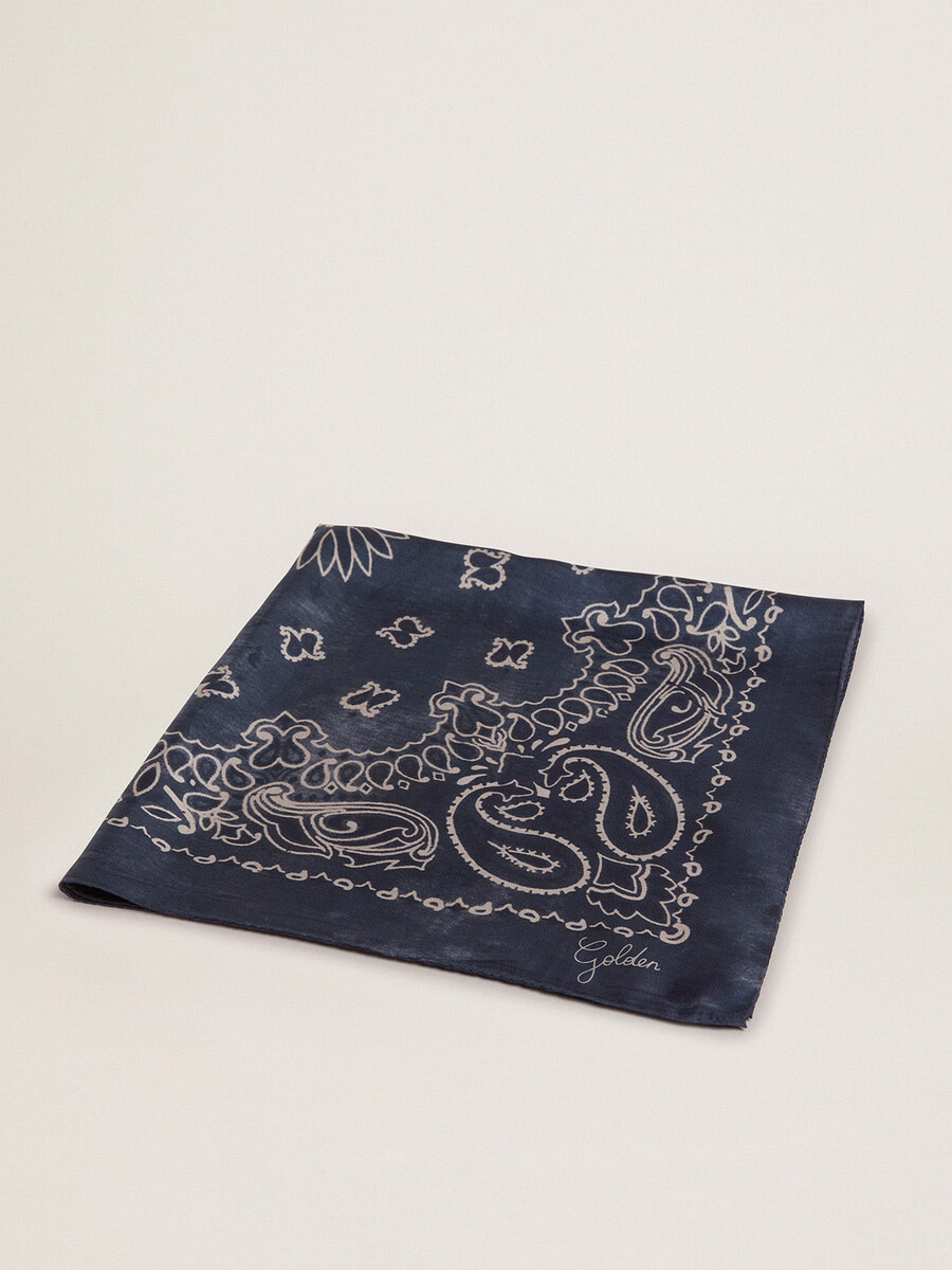 cachecol golden collection azul-jeans com estampa paisley
