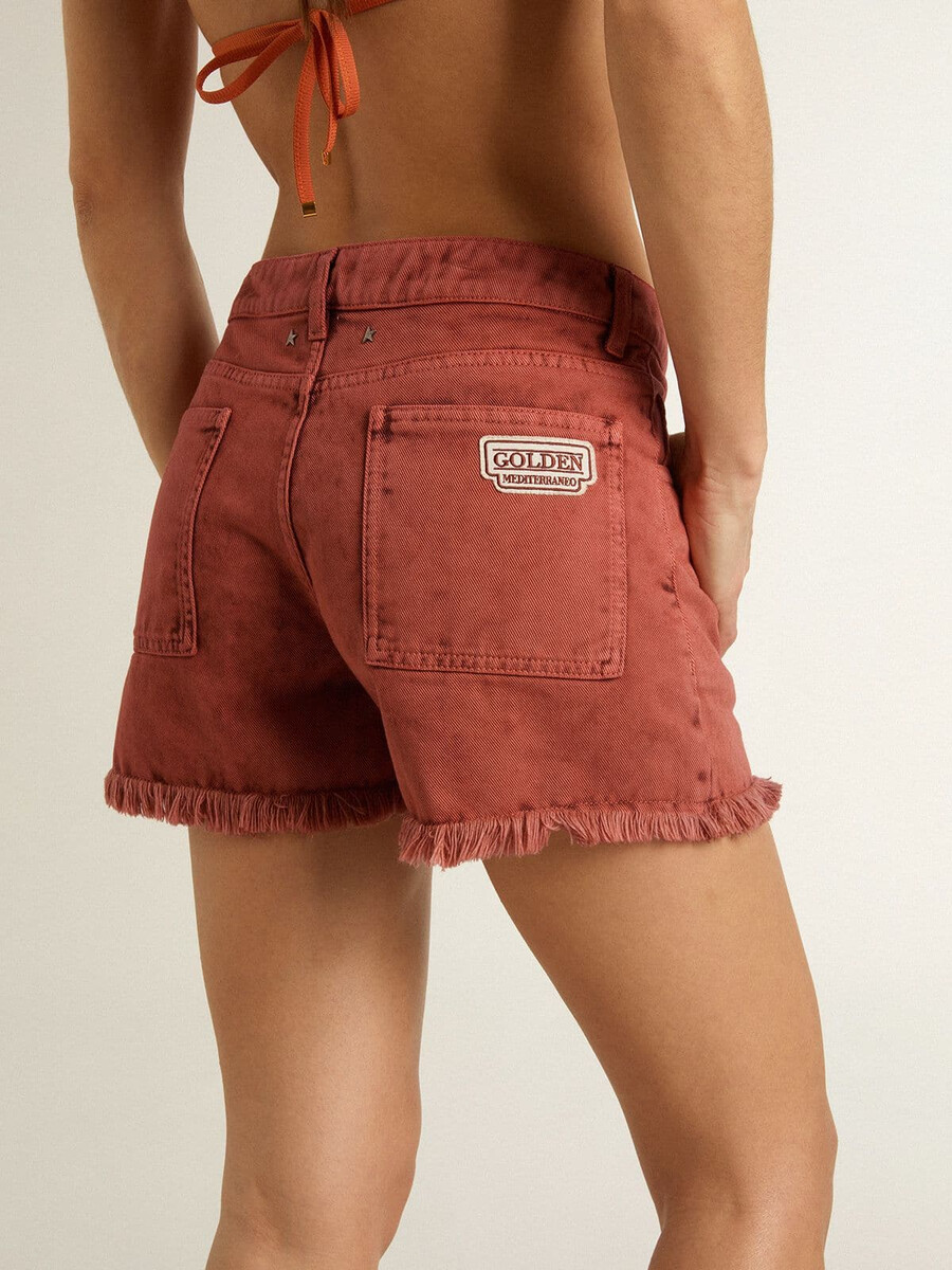 calções femininos em ganga vermelho-tijolo com bordado golden mediterraneo