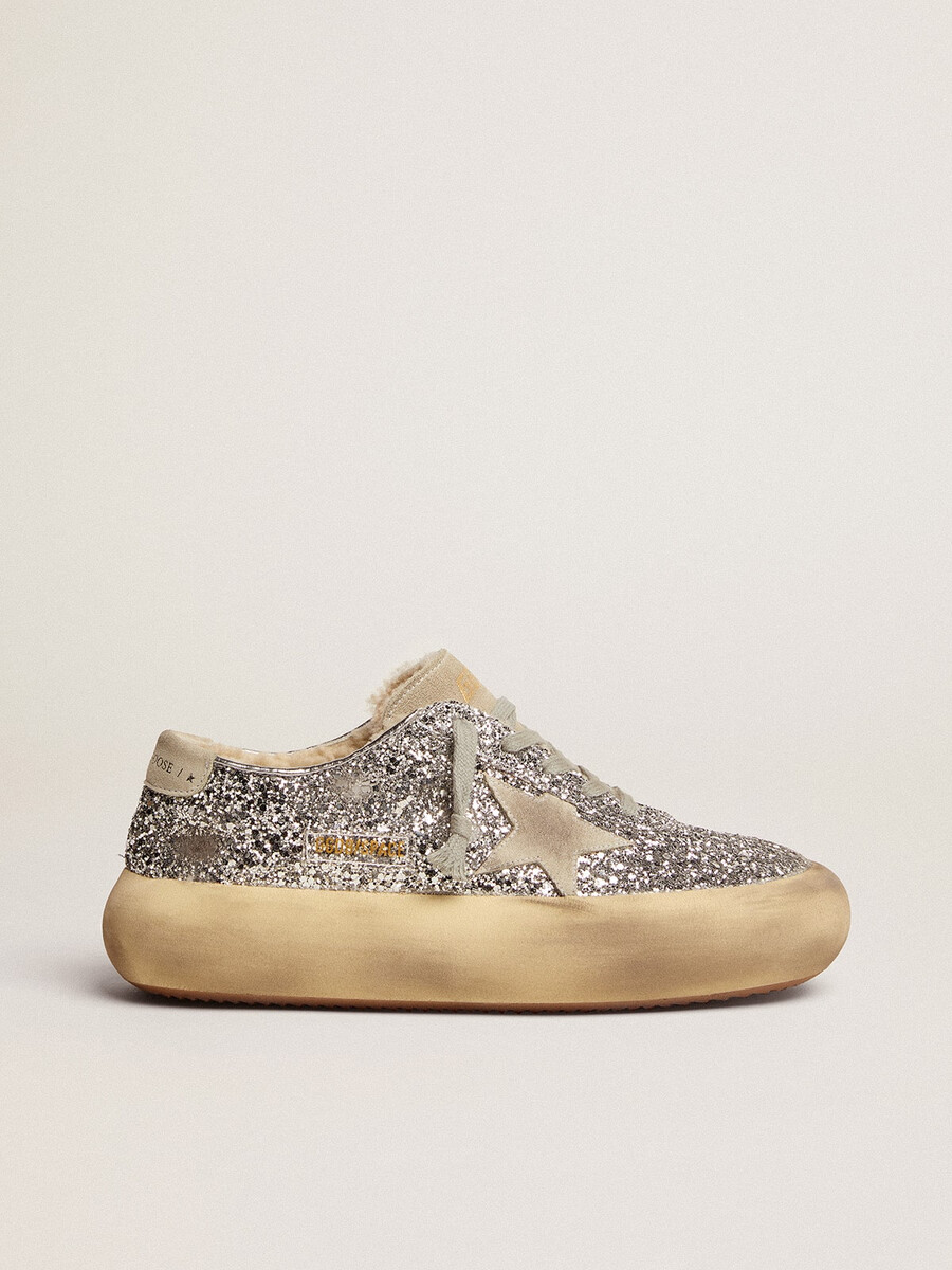 sapatos femininos space-star em glitter prateado com forro de lã de carneiro.