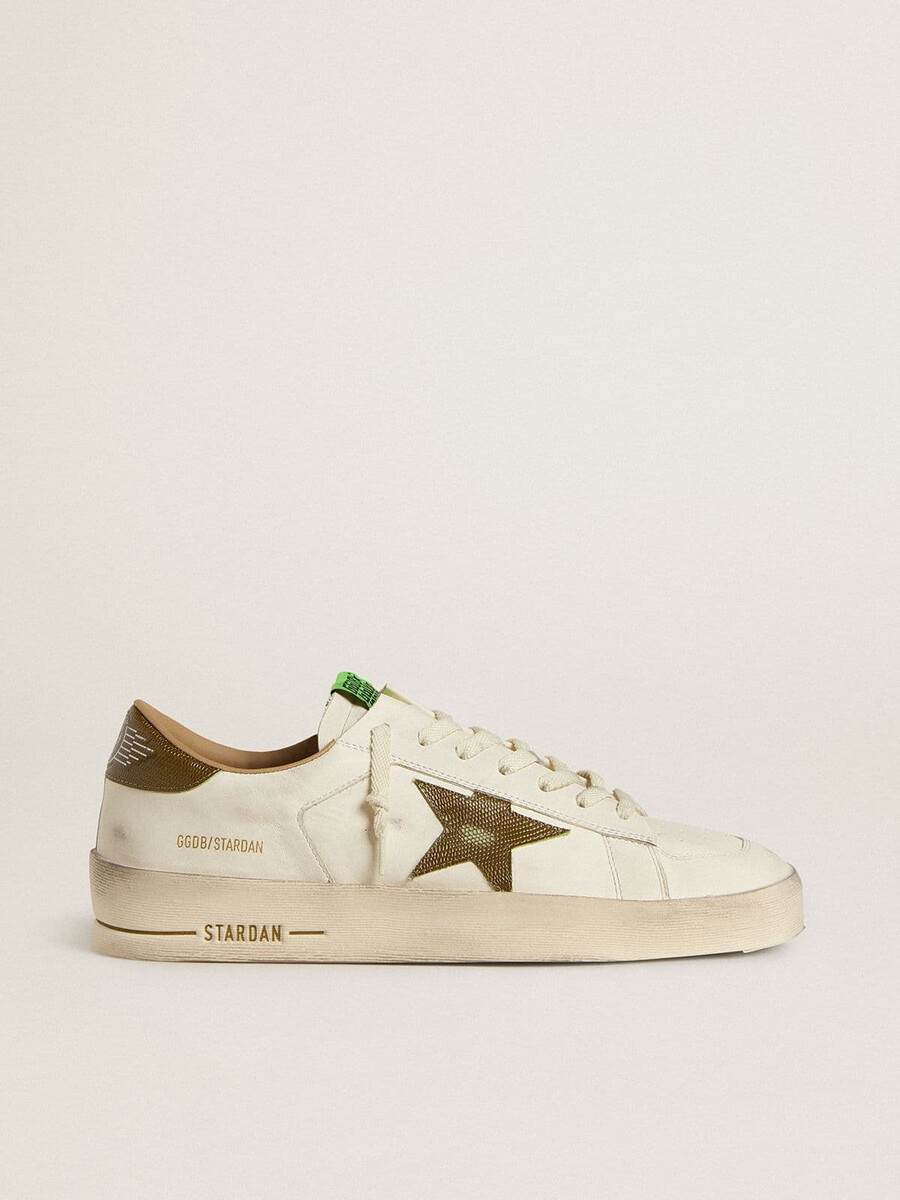 tênis stardan masculino em couro branco com estrela e detalhe no calcanhar em couro com estampa de cobra verde militar