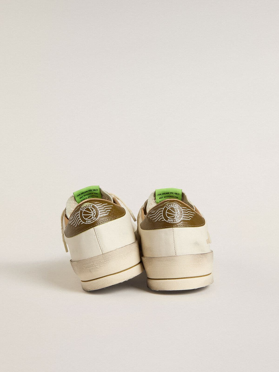 tênis stardan masculino em couro branco com estrela e detalhe no calcanhar em couro com estampa de cobra verde militar