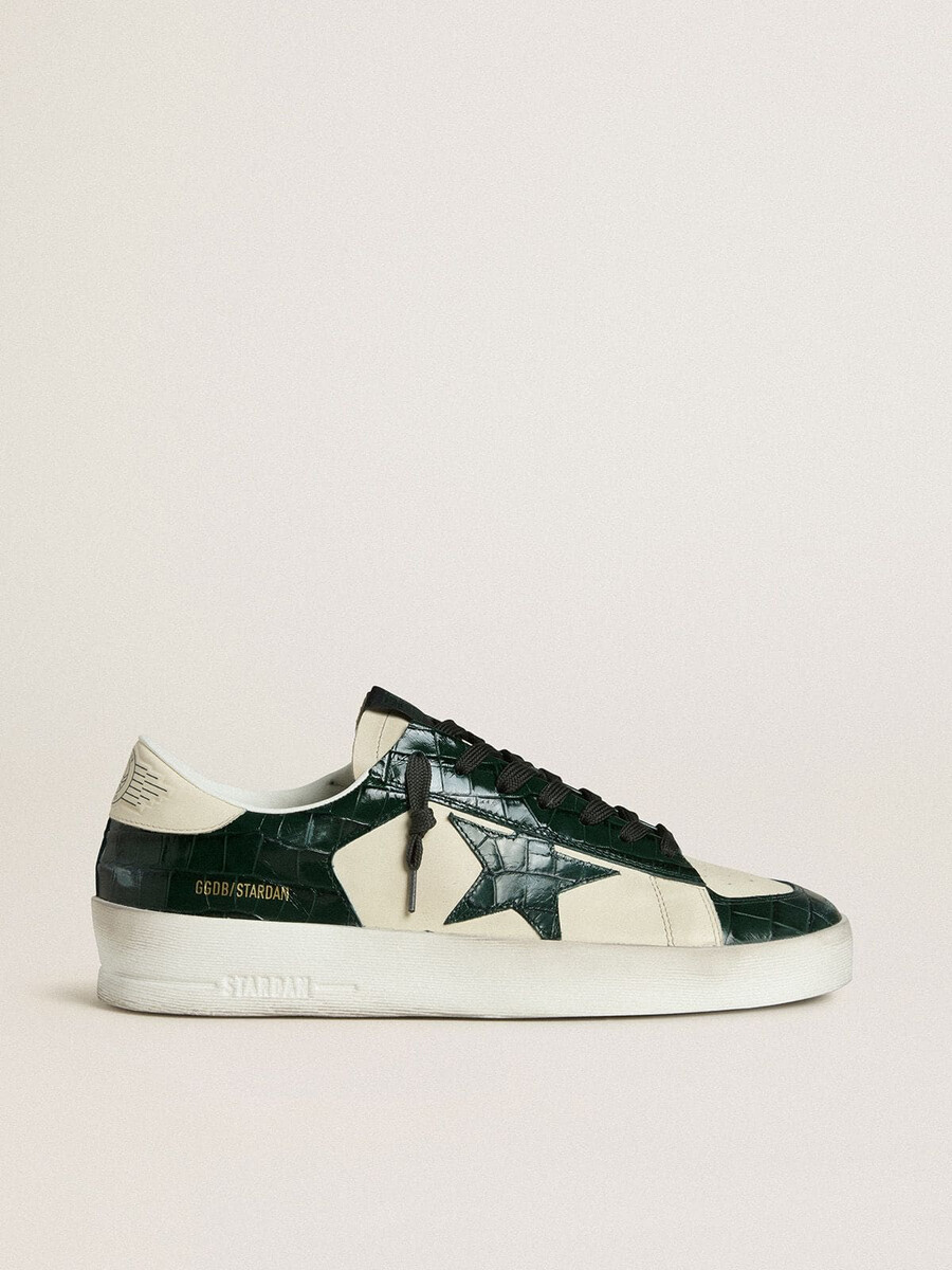 tênis stardan ltd masculino em couro creme com estrela e detalhes em couro com estampa de crocodilo verde.
