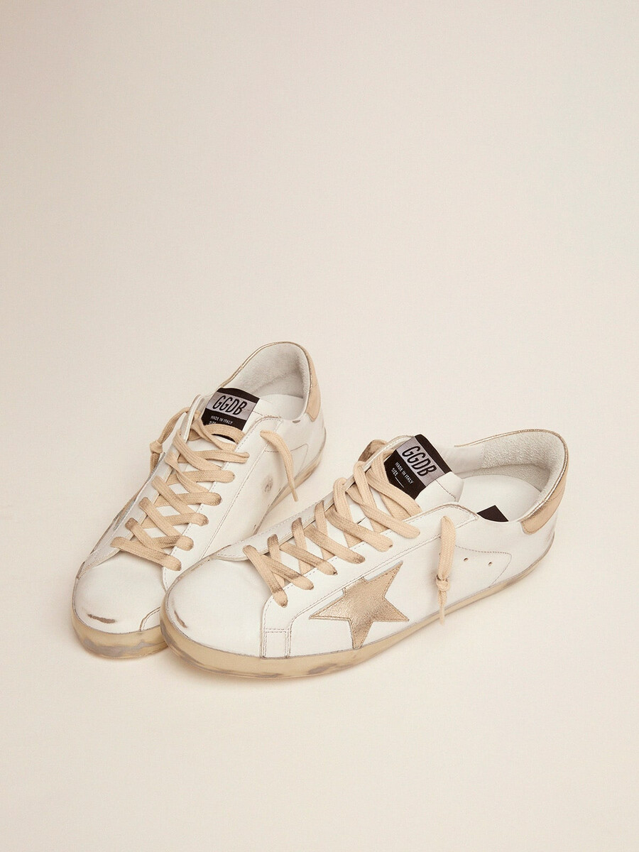 super-star masculino com detalhes e letras em dourado brilhante.