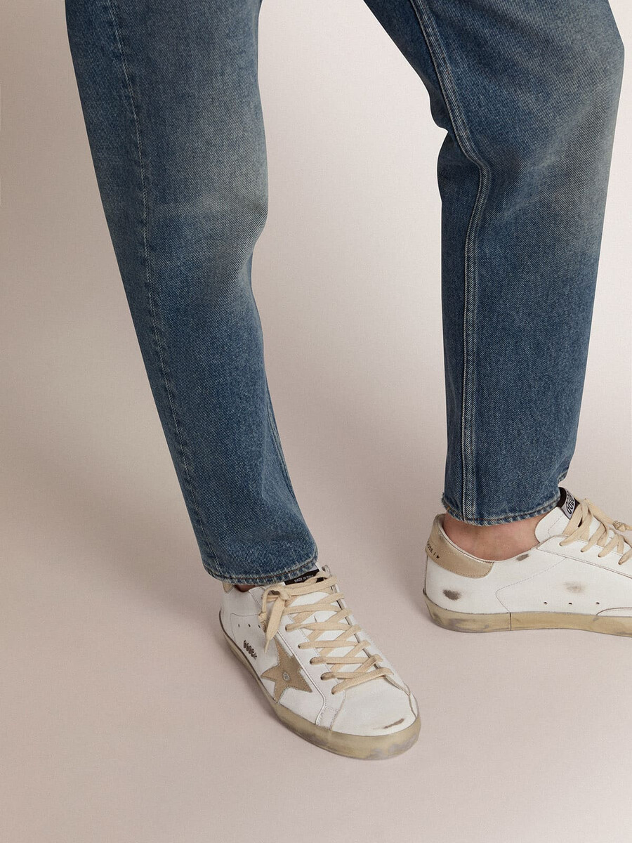 super-star masculino com detalhes e letras em dourado brilhante.