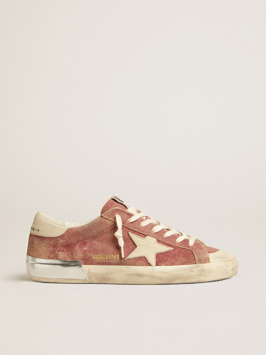 tênis masculino super-star em couro vermelho com estrela em nobuck creme e detalhe no calcanhar.