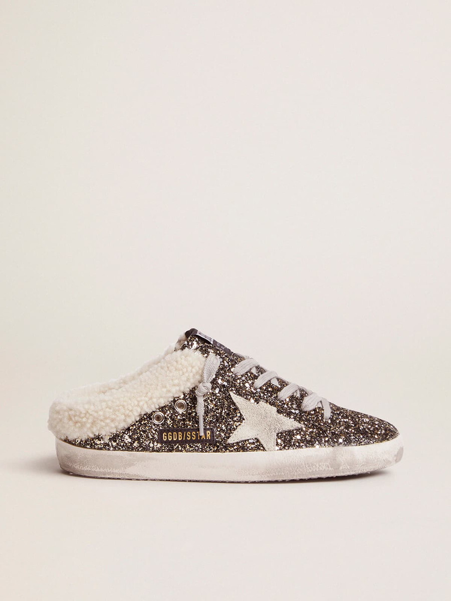 sapatilha feminina super-star com glitter e interior em pele de carneiro.