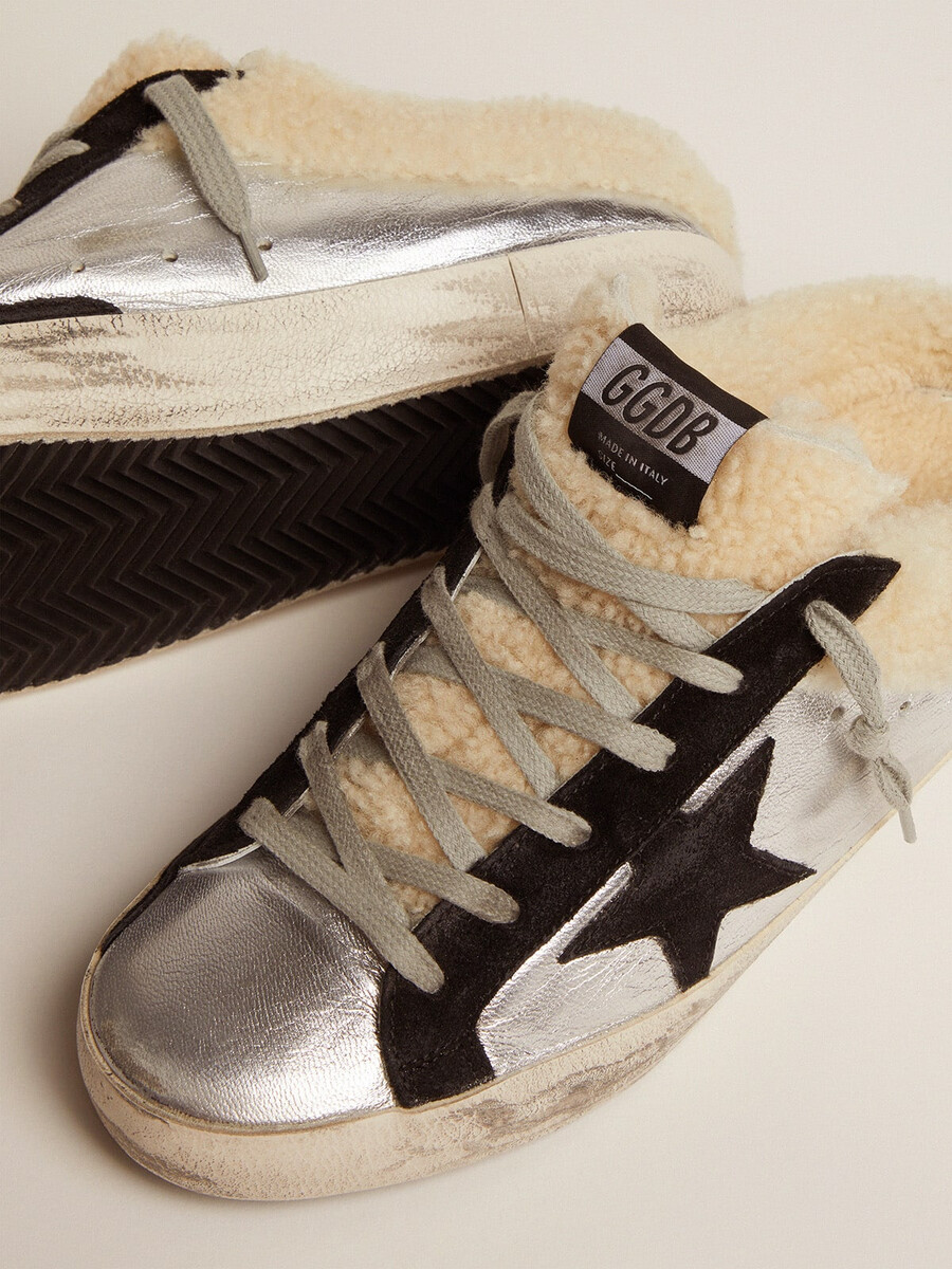sapato feminino super-star em couro laminado prateado com estrela preta