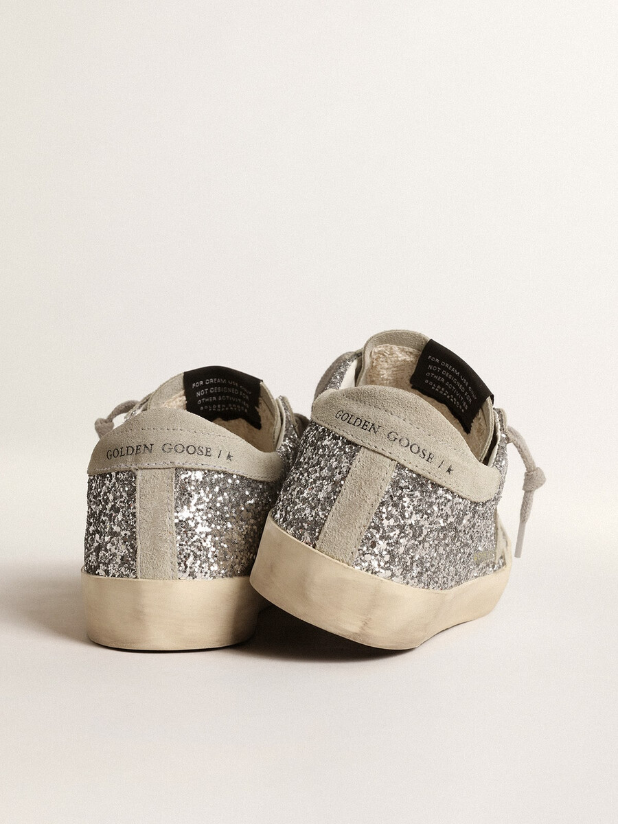 super-star feminino em glitter prateado com estrela em camurça cinza-gelo